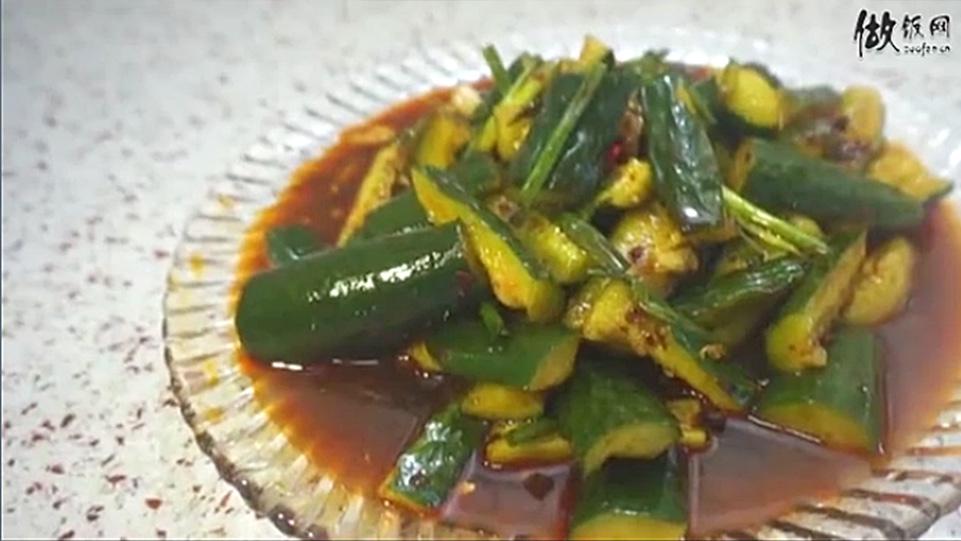 气疯了！穆帅遭遇切尔西球迷的骂声 ，三根手重复这样的一个动作