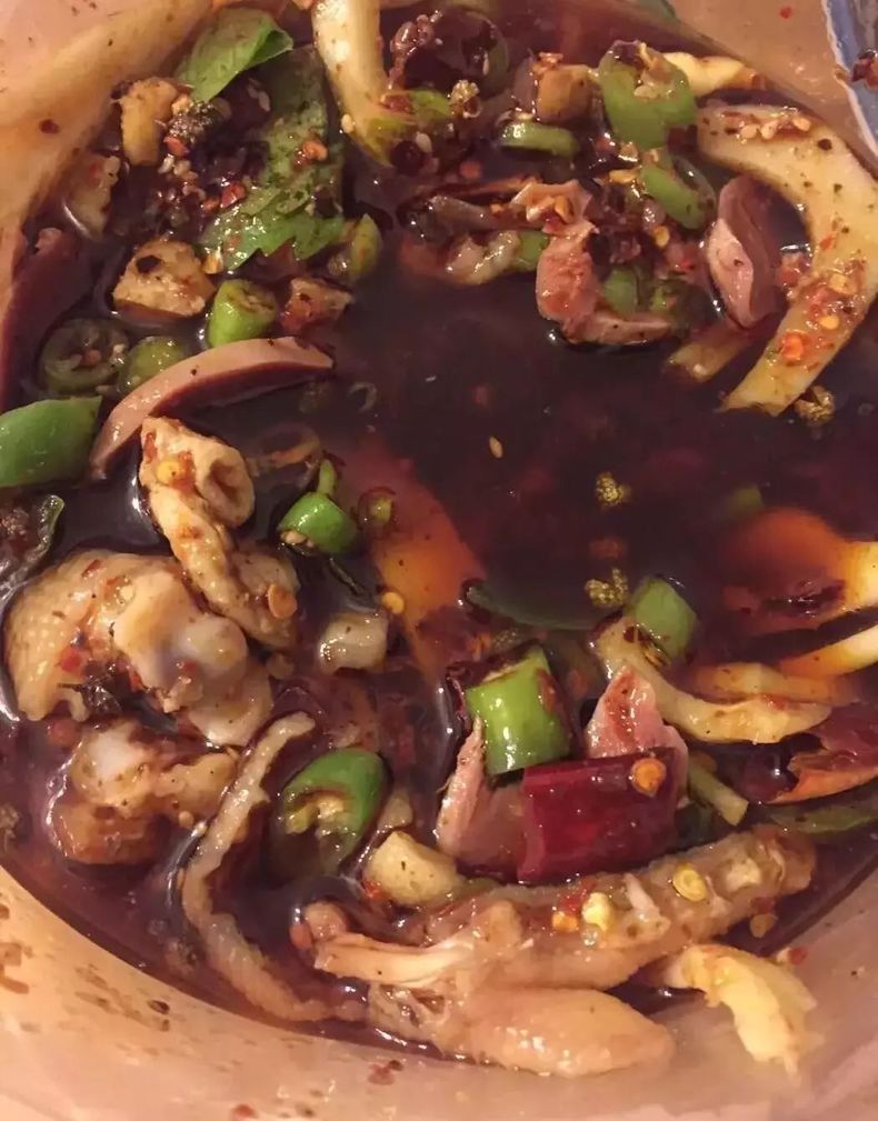 开云电竞_大S以女主人姿态出席餐厅开幕 小S挺大肚支持