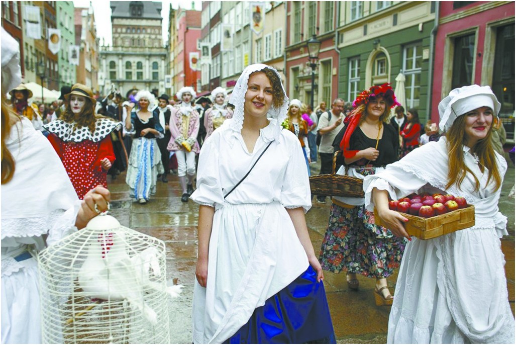 陈妍希不受恋情影响 衣着热裤现身开工|开云电竞官方网站